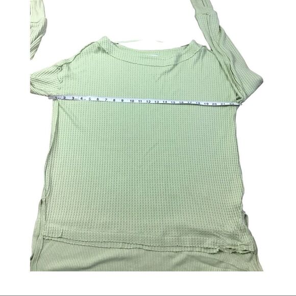 Free People North Shore Green Long Sleeve Oversized Thermal Top Size XS - Picture 6 of 10